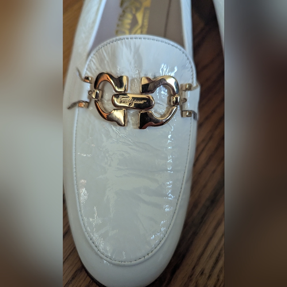 Ferragamo Vnt White Label Patent Leather Loaftwrs With Gold Accent Size 10 New